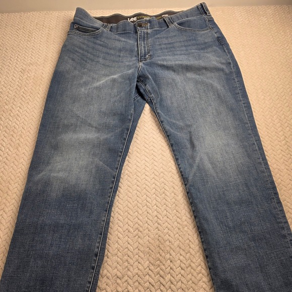 Lee Extreme Motion MVP Regular Straight Jeans Mens 42x30  Medium Wash Stretch - Picture 2 of 7